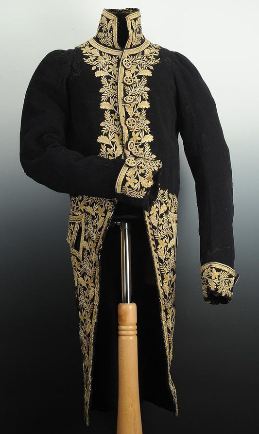 Men 3pc Black Velvet French Rococo Fashion 18th Century Suit Costume Free Lace Jabots And Cuff (HS-05)