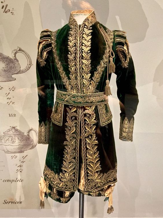 Men 3pc Green Velvet French Rococo Fashion 18th Century Suit Costume Free Lace Jabots & Cuff (HS-14)