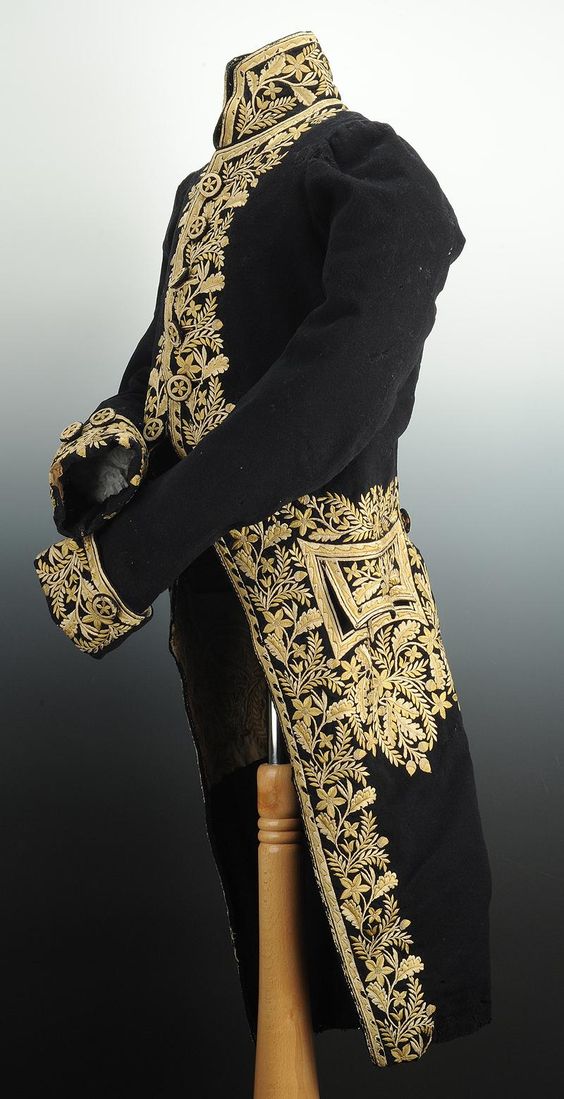Men 3pc Black Velvet French Rococo Fashion 18th Century Suit Costume Free Lace Jabots And Cuff (HS-05)